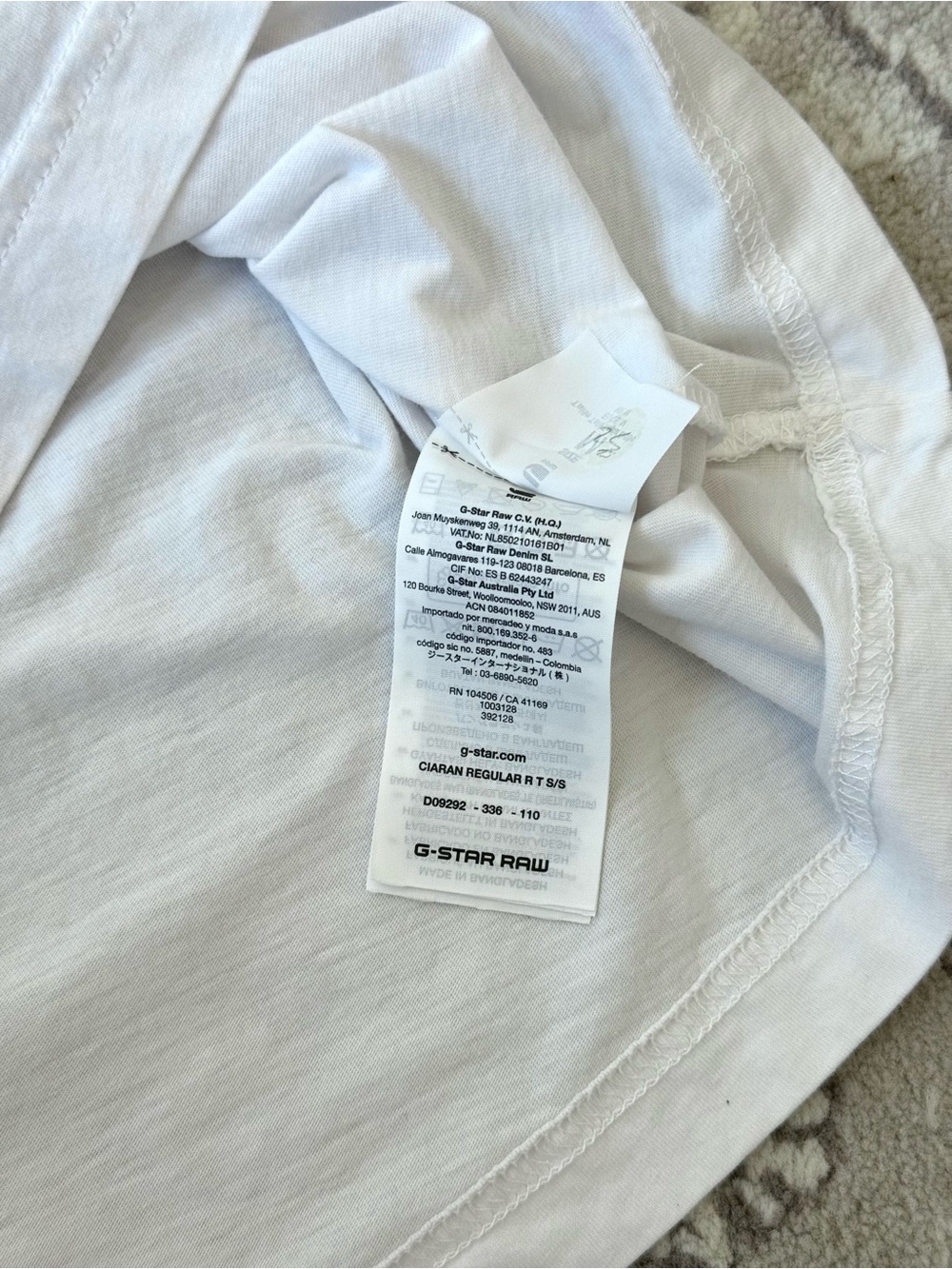 G-Star Raw White Tee with Large Black & Navy Graphic - 100% Cotton - Size M - Picture 6 of 7